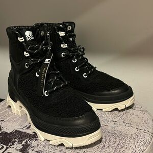 Sorel waterproof boots (brand new)